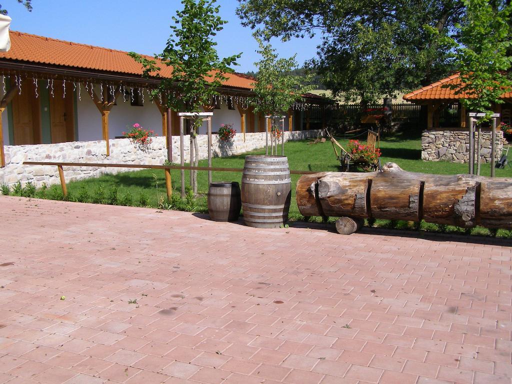 Hotel Na Statku Mirosov Mirosov  Exteriör bild
