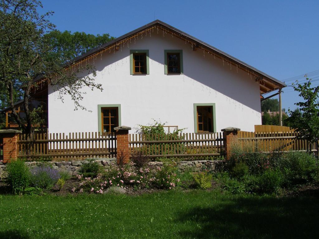 Hotel Na Statku Mirosov Mirosov  Exteriör bild
