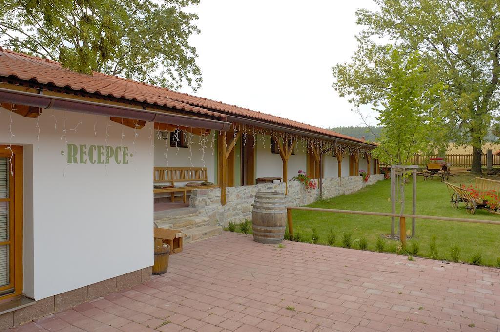 Hotel Na Statku Mirosov Mirosov  Exteriör bild