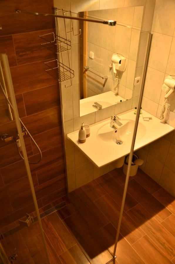 Hotel Na Statku Mirosov Mirosov  Exteriör bild