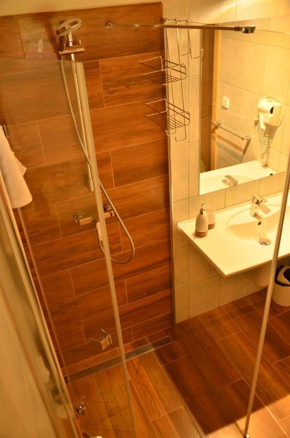 Hotel Na Statku Mirosov Mirosov  Exteriör bild